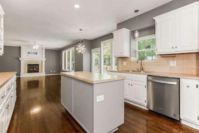 9622 Falcon Valley Drive, Lenexa, KS 66220
