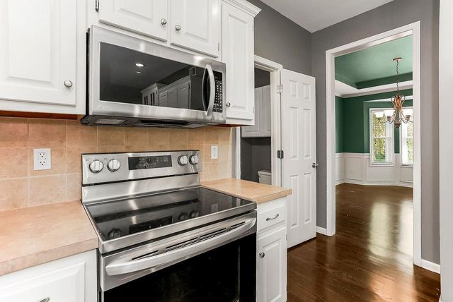9622 Falcon Valley Drive, Lenexa, KS 66220