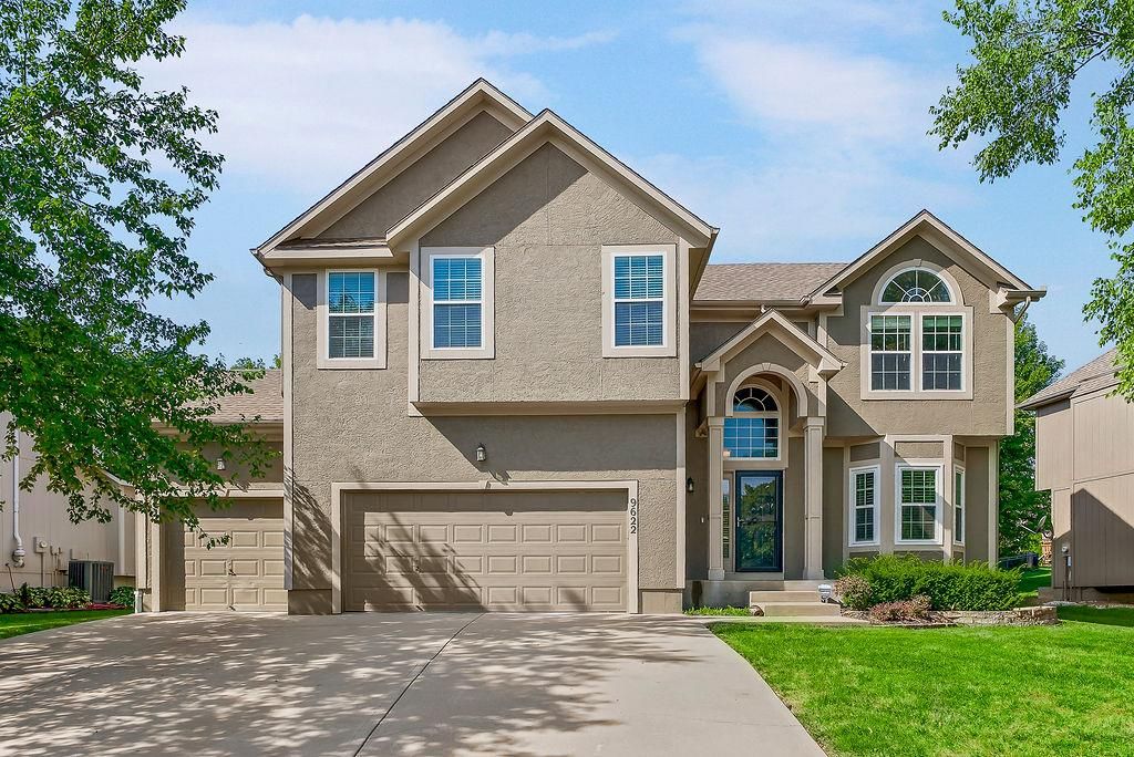 9622 Falcon Valley Drive, Lenexa, KS 66220