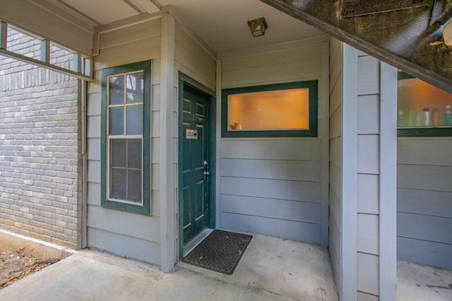 1005 N Lbj DR B2, San Marcos, TX 78666