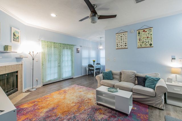 1005 N Lbj DR B2, San Marcos, TX 78666