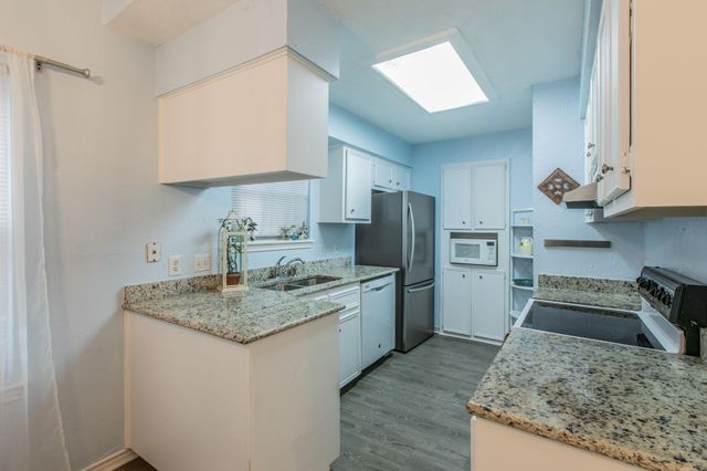 1005 N Lbj DR B2, San Marcos, TX 78666