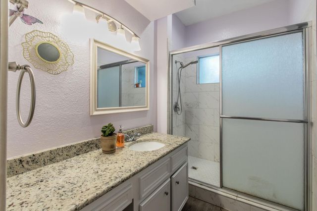 1005 N Lbj DR B2, San Marcos, TX 78666