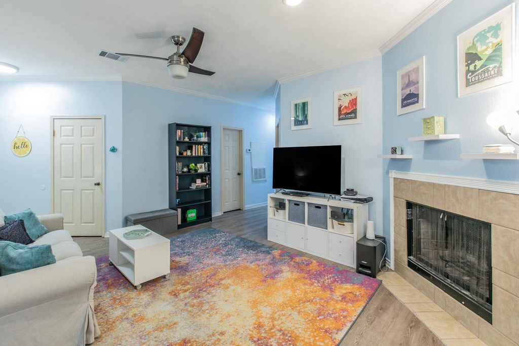 1005 N Lbj DR B2, San Marcos, TX 78666