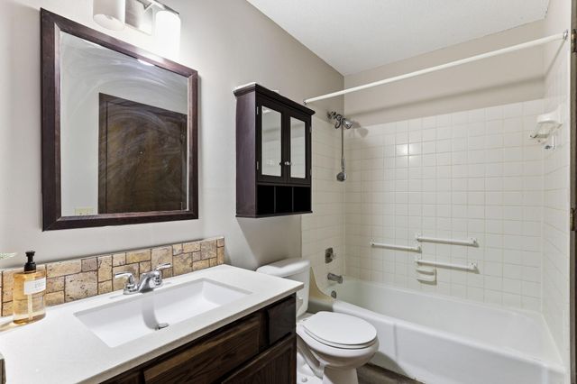 12093 71st Place N, Maple Grove, MN 55369