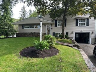 14 Rip Van Winkle Circle Warwick Circle, Warwick, RI 02886