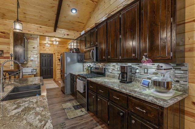 110 Rustic Pine Ridge, Murphy, NC 28906