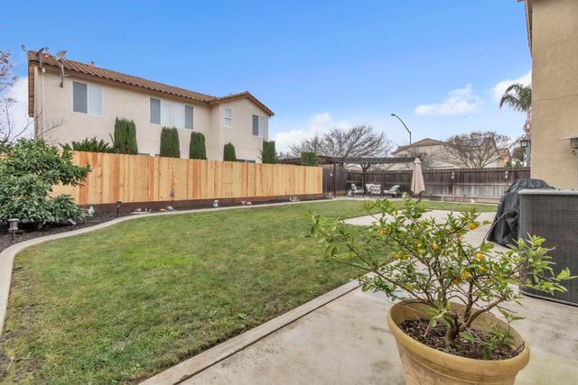 2993 Essie Pl, Modesto, CA 95355