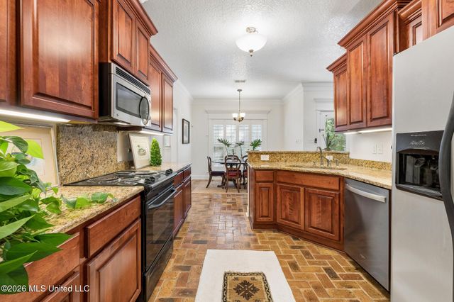 912 Bent Tree Circle, Pass Christian, MS 39571