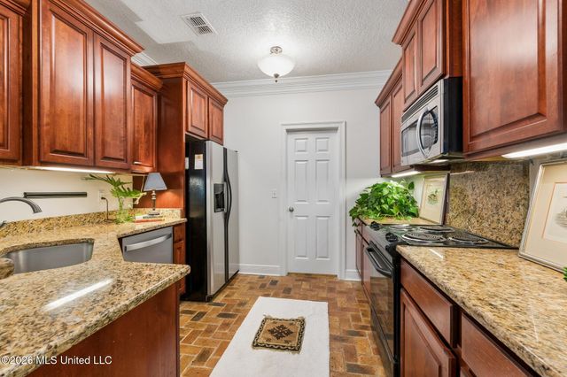 912 Bent Tree Circle, Pass Christian, MS 39571