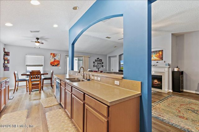 6439 SILK LEAF Lane, Jacksonville, FL 32244