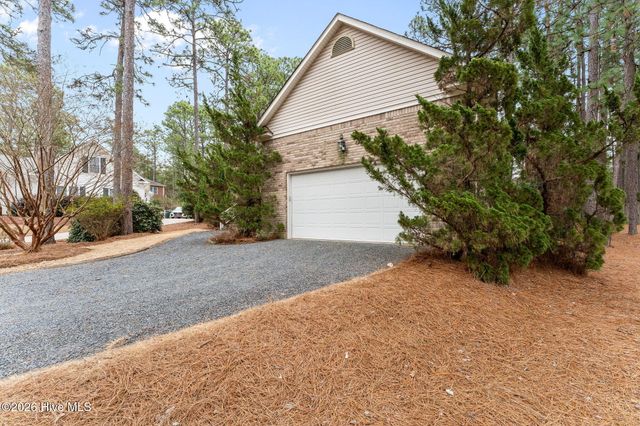 12 Chestnut Court, Pinehurst, NC 28374