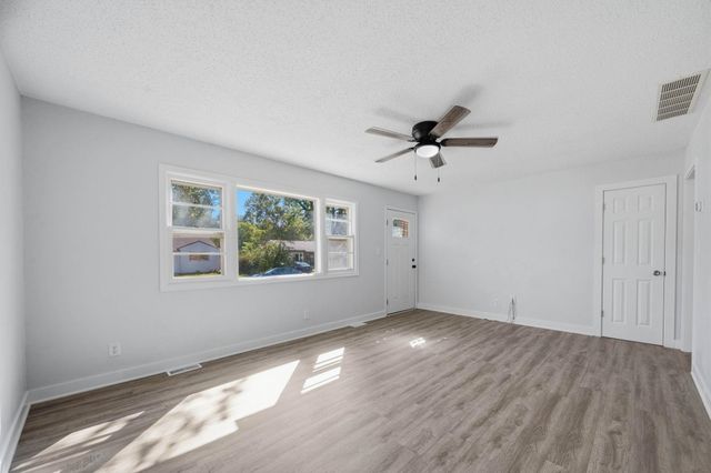 1715 N Joann St, Wichita, KS 67203
