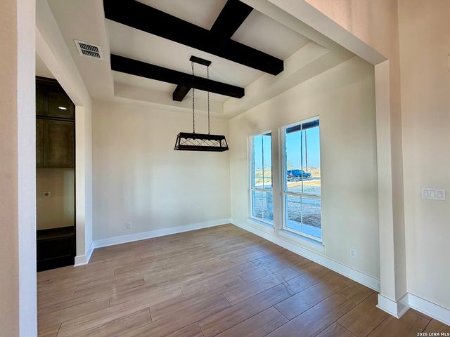 712 County Road 320, Floresville, TX 78114