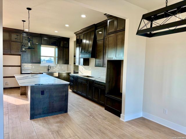 712 County Road 320, Floresville, TX 78114