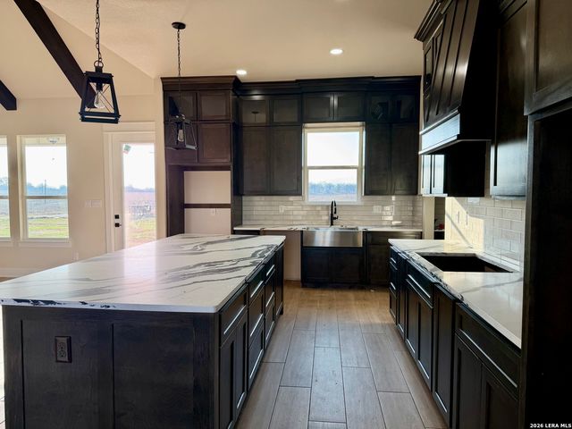 712 County Road 320, Floresville, TX 78114