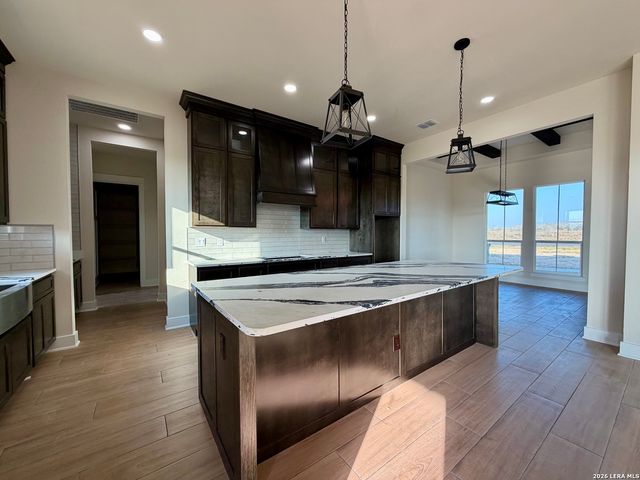 712 County Road 320, Floresville, TX 78114