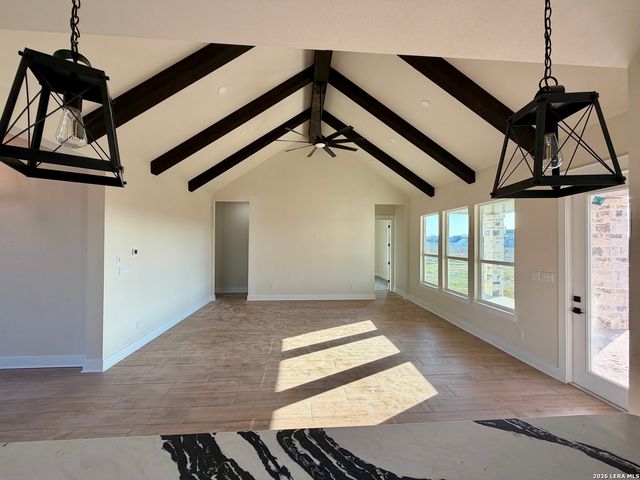 712 County Road 320, Floresville, TX 78114