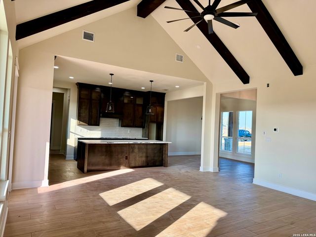 712 County Road 320, Floresville, TX 78114