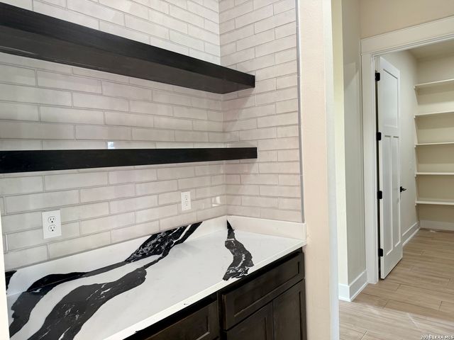 712 County Road 320, Floresville, TX 78114