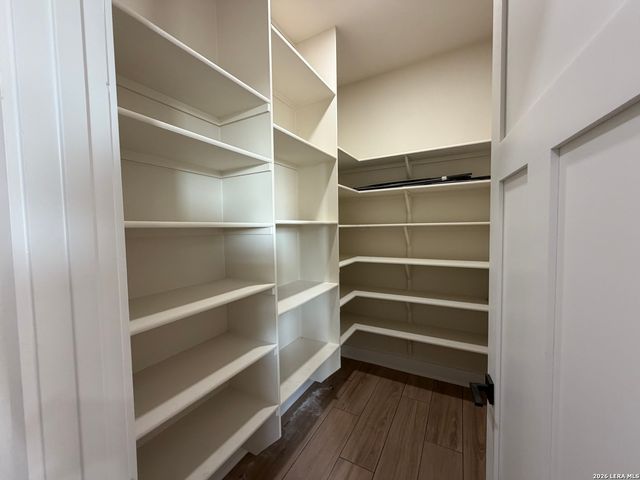 712 County Road 320, Floresville, TX 78114