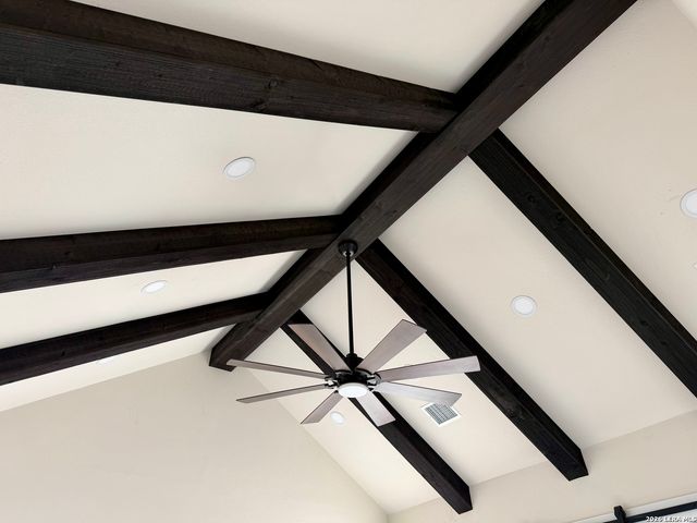 712 County Road 320, Floresville, TX 78114