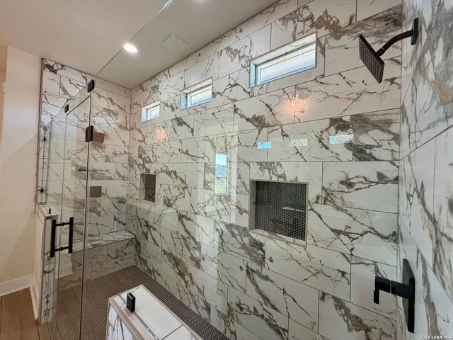 712 County Road 320, Floresville, TX 78114