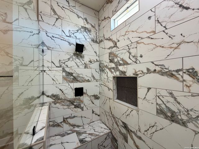 712 County Road 320, Floresville, TX 78114