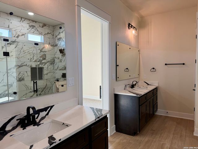 712 County Road 320, Floresville, TX 78114