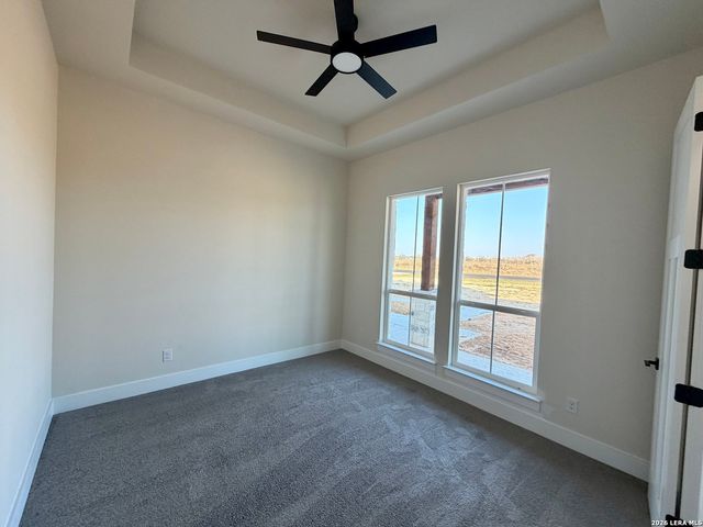 712 County Road 320, Floresville, TX 78114