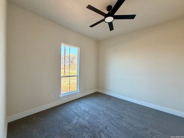 712 County Road 320, Floresville, TX 78114