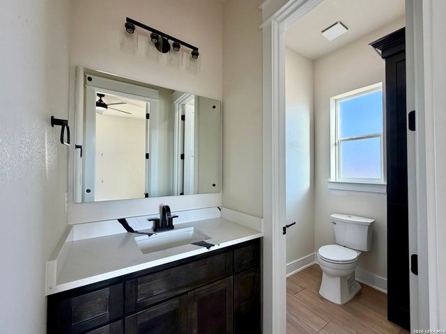 712 County Road 320, Floresville, TX 78114