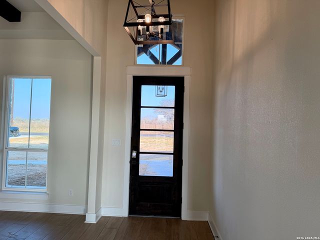 712 County Road 320, Floresville, TX 78114