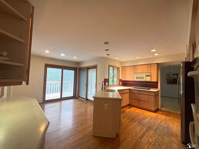 31180 N Park Drive, Farmington, MI 48331
