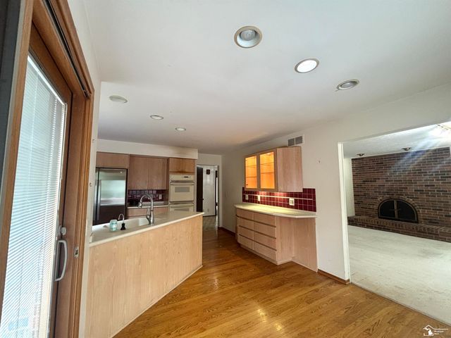 31180 N Park Drive, Farmington, MI 48331