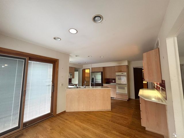 31180 N Park Drive, Farmington, MI 48331