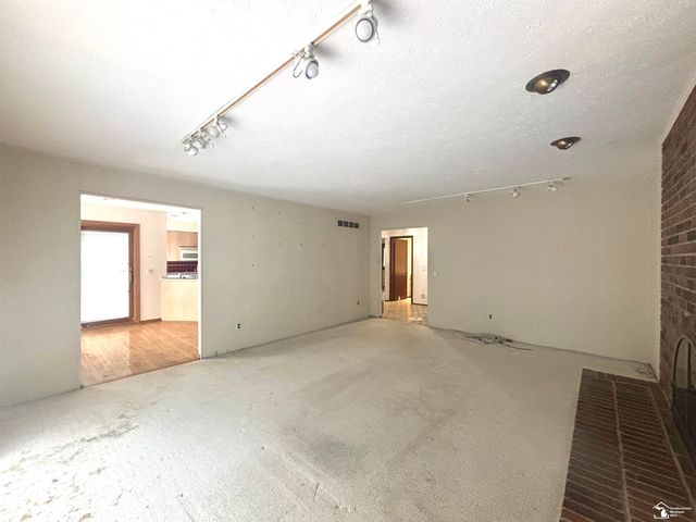 31180 N Park Drive, Farmington, MI 48331