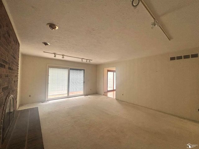 31180 N Park Drive, Farmington, MI 48331