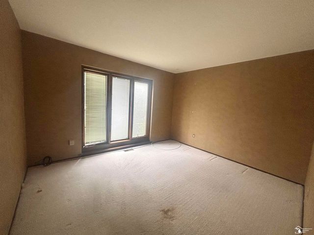 31180 N Park Drive, Farmington, MI 48331