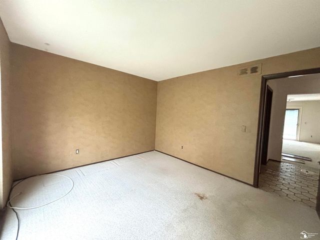 31180 N Park Drive, Farmington, MI 48331