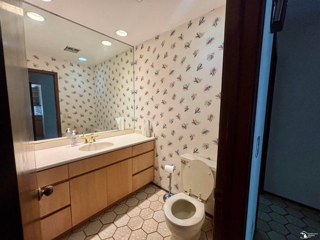 31180 N Park Drive, Farmington, MI 48331