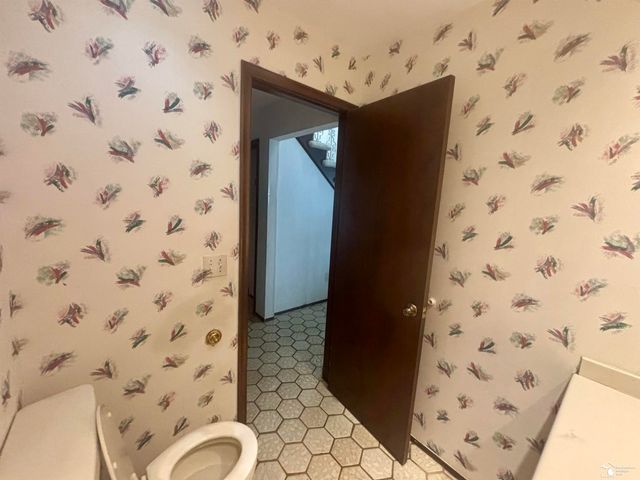 31180 N Park Drive, Farmington, MI 48331