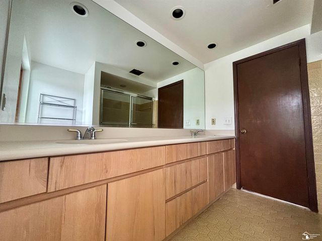 31180 N Park Drive, Farmington, MI 48331