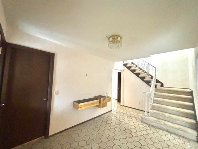 31180 N Park Drive, Farmington, MI 48331