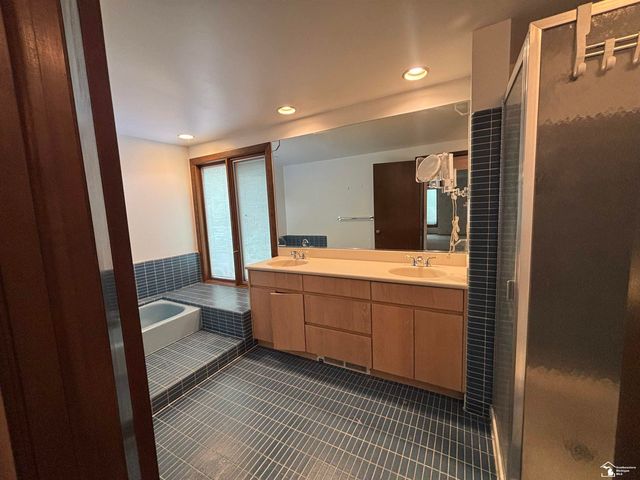 31180 N Park Drive, Farmington, MI 48331