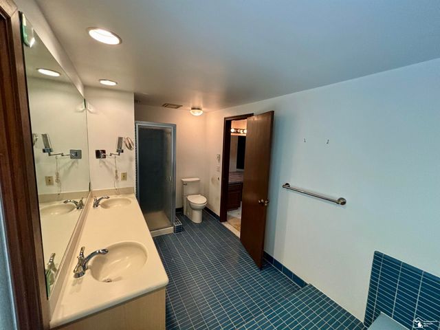 31180 N Park Drive, Farmington, MI 48331
