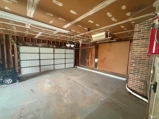 31180 N Park Drive, Farmington, MI 48331