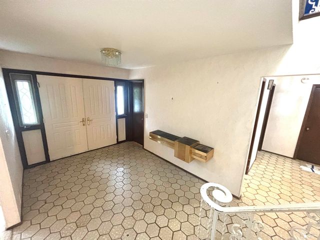 31180 N Park Drive, Farmington, MI 48331