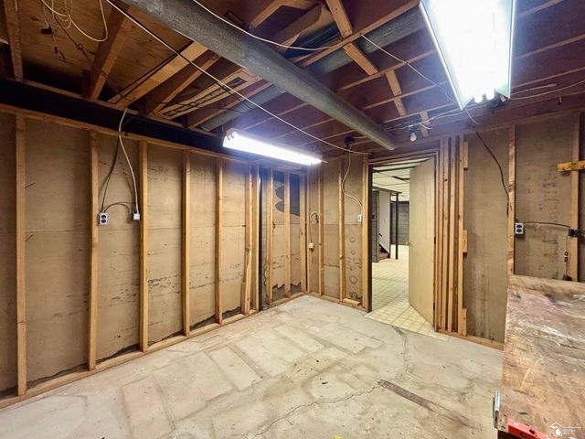 31180 N Park Drive, Farmington, MI 48331