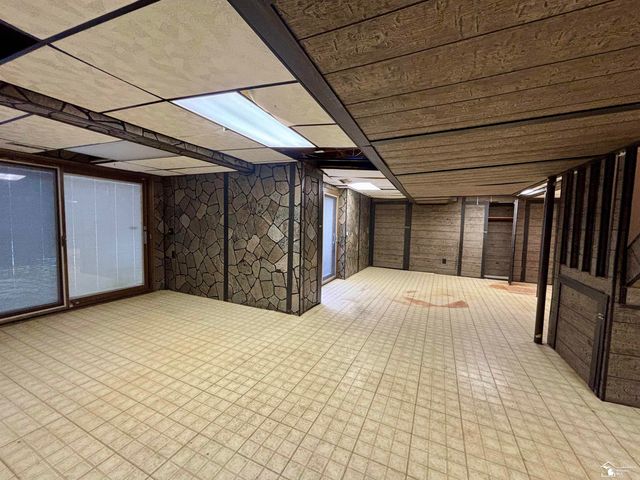 31180 N Park Drive, Farmington, MI 48331